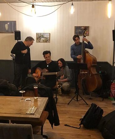Concert jazz intimiste à La Rive Médocaine, restaurant convivial à Lamarque